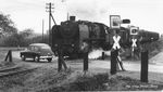 Sicherung von Bahnübergängen 1959: Güterzug mit Dampflok prallt auf Pkw