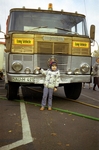Henschel Typ F 261 Laster für Kirmesgeräte Anfang der Achtziger in Bonn-Holzlar mit meinem Sohn Thomas