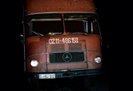 Die Firma K.J. Ernst Umzüge Düsseldorf setzt in den Achtzigern diesen alten Mercedes-Lkw ein